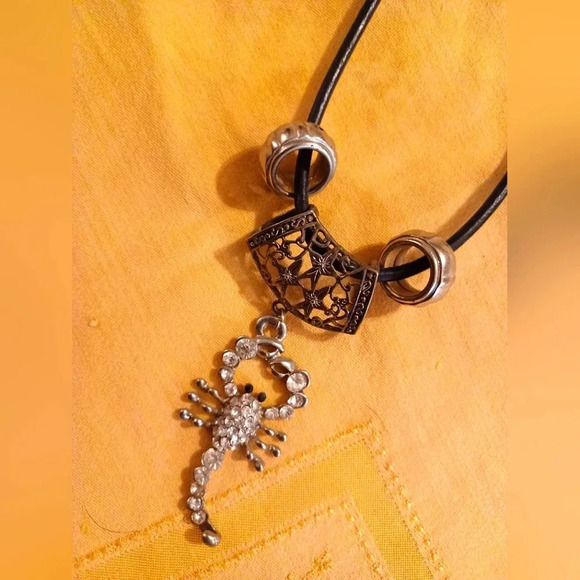 A Handmade Clear White Crystal Scorpion Pendant Choker Bib Necklace - Picture 5 of 6